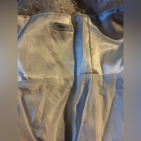 Hebeos wedding Dress with Train - Picture 10 of 16